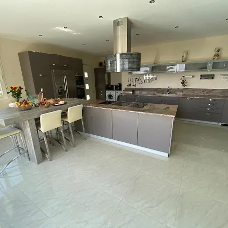 Diamond 5 Star - Vila Nice